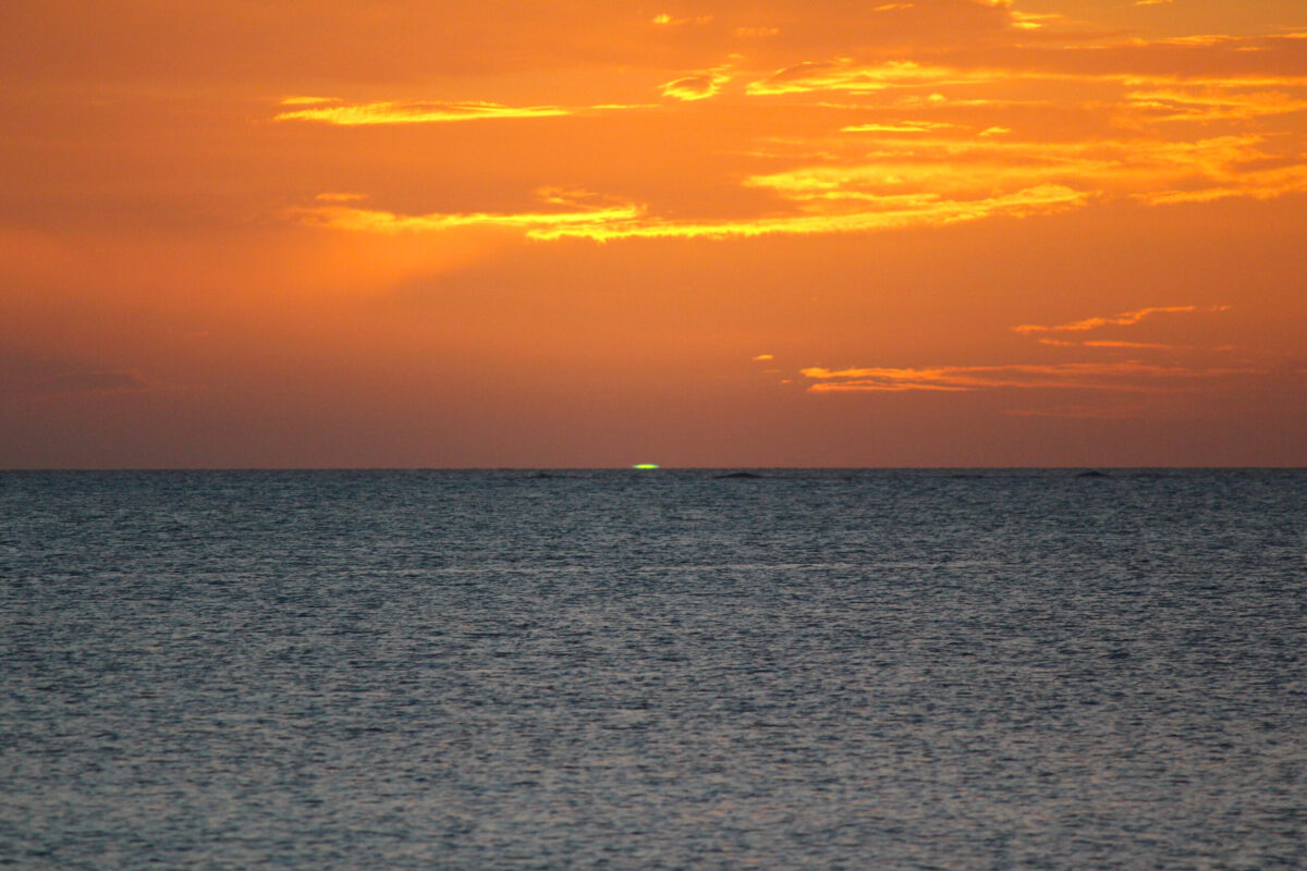 the-green-flash-phenomenon-at-sunset
